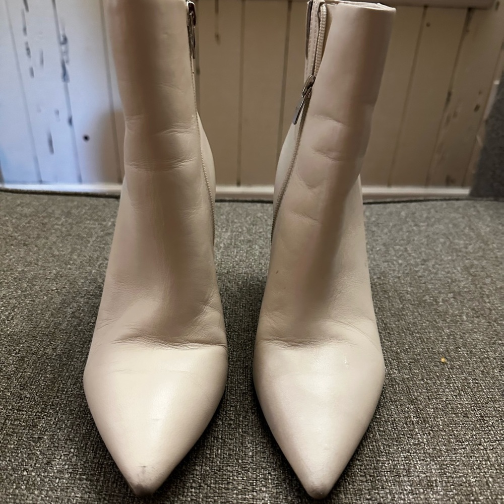Marc Fisher Ladies White Boots Size 8.5